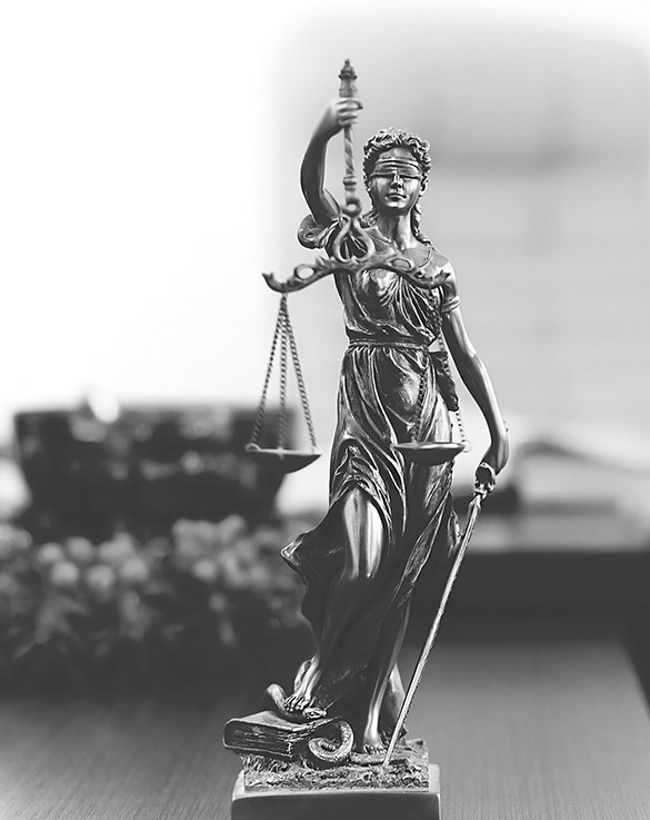 statuette justice